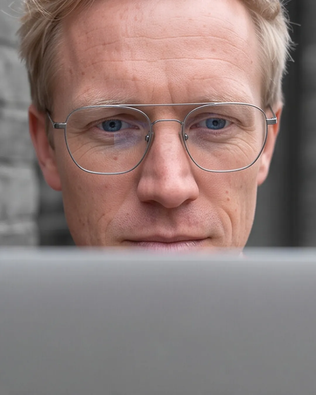 MR HARRY® watching closely over his laptop