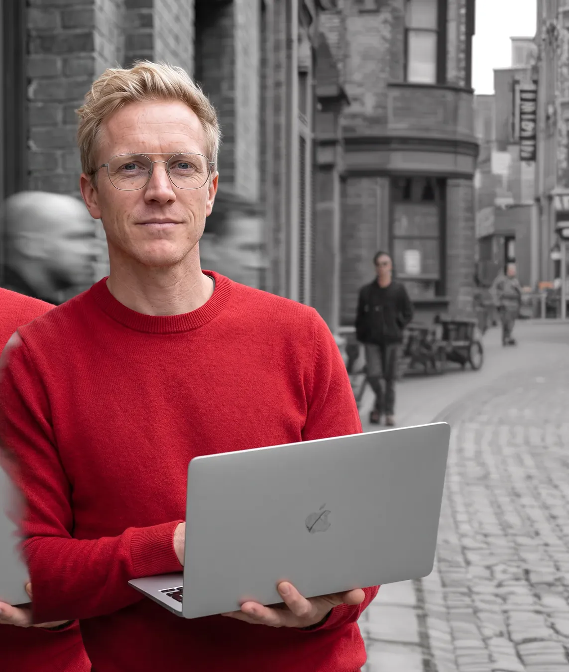 MR HARRY® with a red laptop on the street